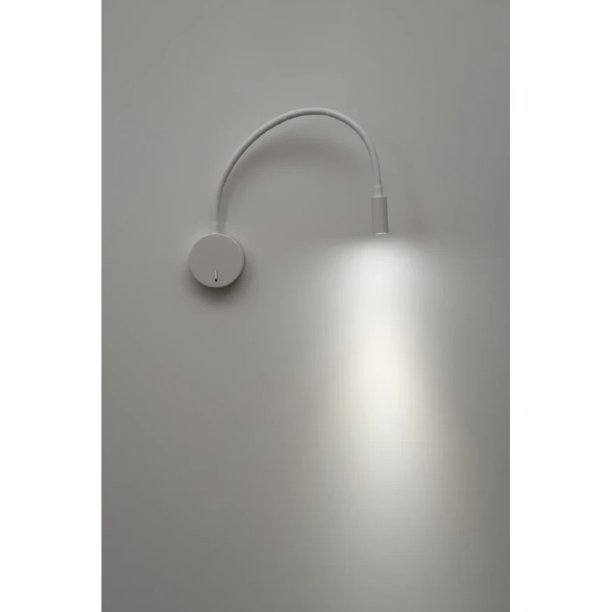 Arte Lamp Asta A5879AP-1WH Настенный современный, полностью белый, минималистичный светодиодный светильник-бра с гибкой резиновой ножкой и выключателем на основании, LED 5Вт 3000K 300Лм CRI90 24° IP20 220В